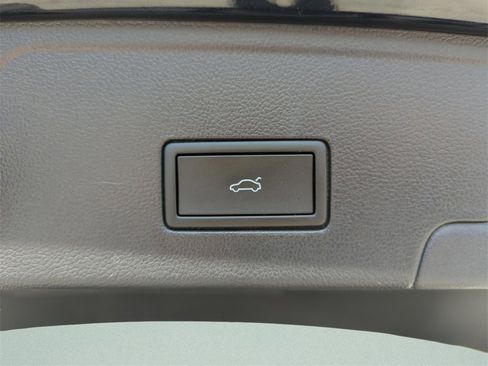 Used 2025 Volkswagen Atlas Cross Sport SEL Premium R-Line image 17