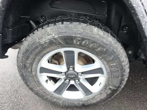 Used 2020 Jeep Wrangler Unlimited Sahara image 31