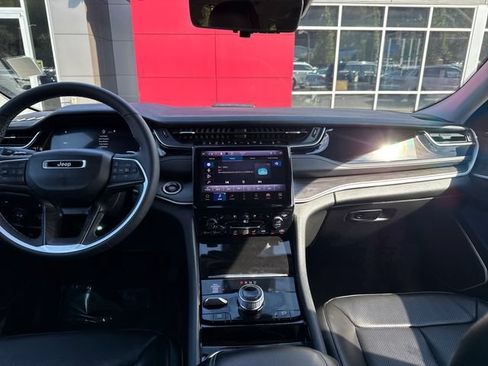 Used 2023 Jeep Grand Cherokee 4WD 4xe w/ Luxury Tech Group II image 11