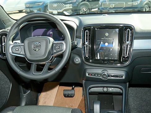 New 2026 Volvo XC40 B5 Core w/ Protection Package image 24