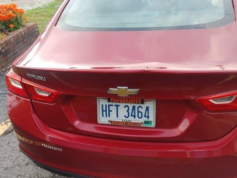 Used 2017 Chevrolet Malibu LT w/ Leather Package FWD image 6