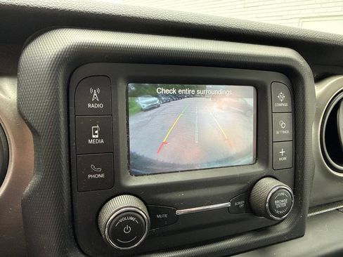 Used 2018 Jeep Wrangler Sport AWD/4WD image 21
