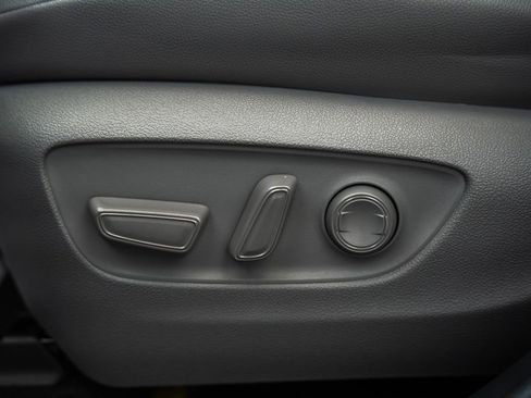 Used 2022 Toyota Highlander XLE AWD/4WD image 41