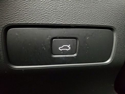 Certified 2023 Volvo C40 P8 Recharge Ultimate image 36