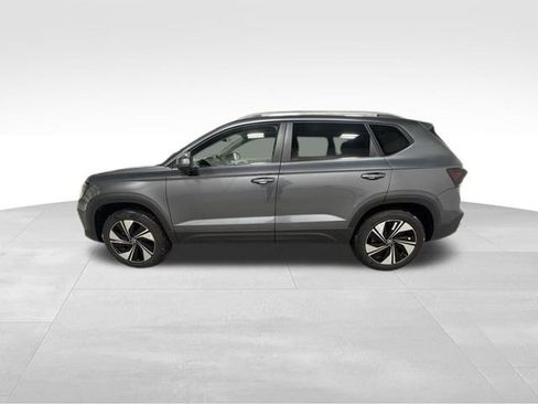 New 2026 Volkswagen Taos SE AWD/4WD image 2