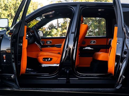 Used 2023 Rolls-Royce Cullinan AWD/4WD image 9