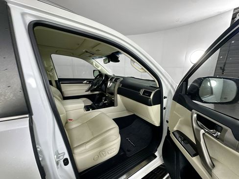 Used 2021 Lexus GX 460 Luxury w/ Sport Design Package image 33