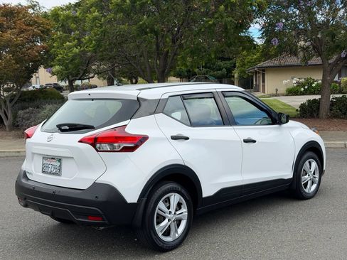 Used 2020 Nissan Kicks S FWD image 5