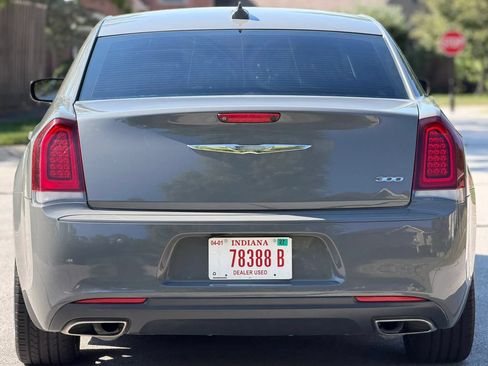 Used 2019 Chrysler 300 Touring w/ Sport Appearance Package RWD image 5