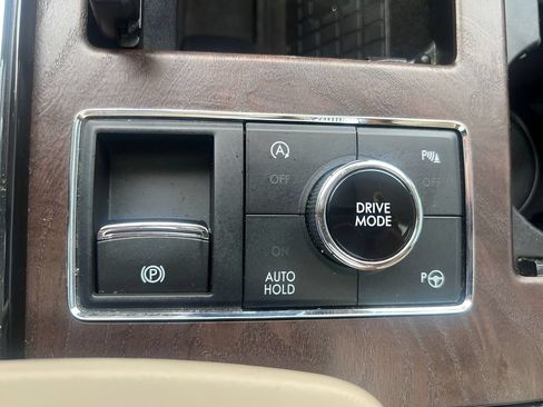 Used 2019 Lincoln Navigator Reserve AWD/4WD image 39
