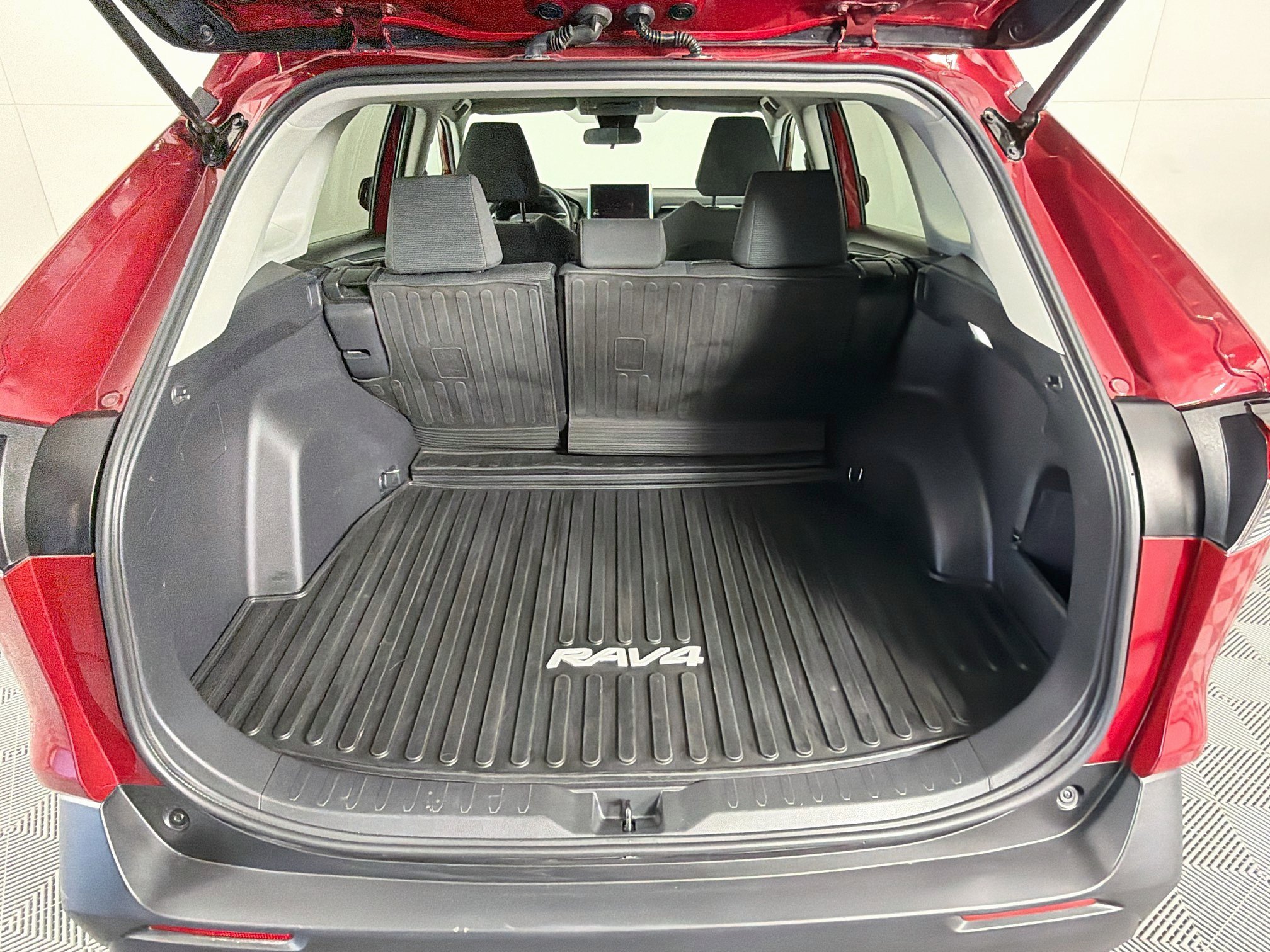 Used 2023 Toyota RAV4 LE AWD/4WD image 28