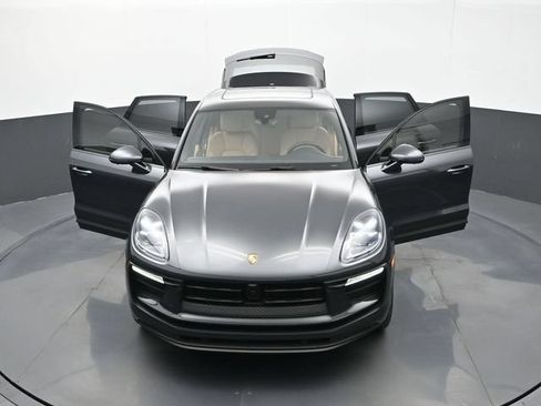 Certified 2025 Porsche Macan AWD/4WD image 32