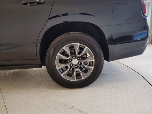 Used 2024 Chevrolet Tahoe LT w/ Luxury Package image 12