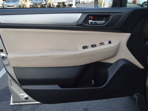 Used 2018 Subaru Outback 2.5i Premium image 12