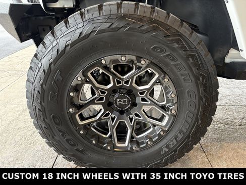 Used 2018 Jeep Wrangler Unlimited Sahara w/ Connectivity Group AWD/4WD image 10