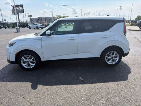 Used 2024 Kia Soul LX w/ Option Group 015 FWD image 7