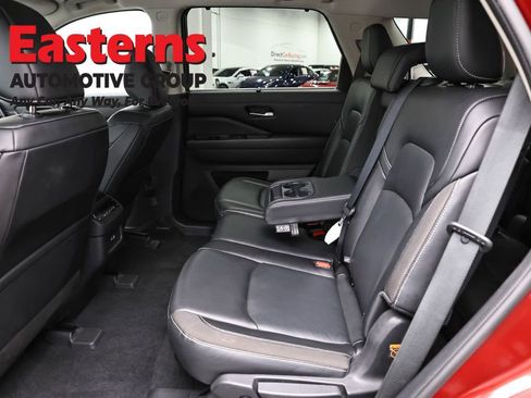 Used 2022 Nissan Pathfinder SL AWD/4WD image 21