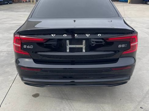 Used 2025 Volvo S60 B5 Plus image 6