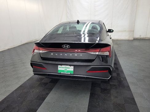 Used 2024 Hyundai Elantra SE FWD image 7