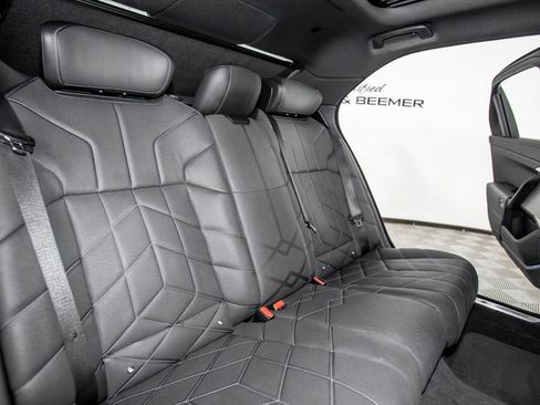 Used 2023 BMW i7 xDrive60 AWD/4WD image 15