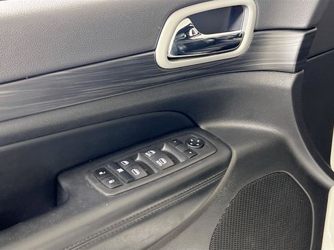 Used 2022 Jeep Grand Cherokee Laredo X image 16