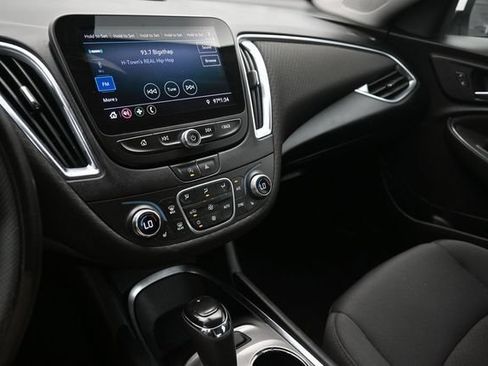 Used 2020 Chevrolet Malibu LT FWD image 11