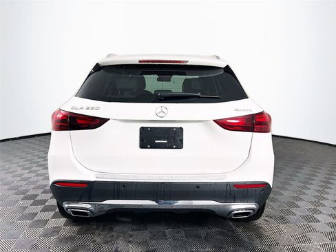 Used 2025 Mercedes-Benz GLA 250 4MATIC image 5