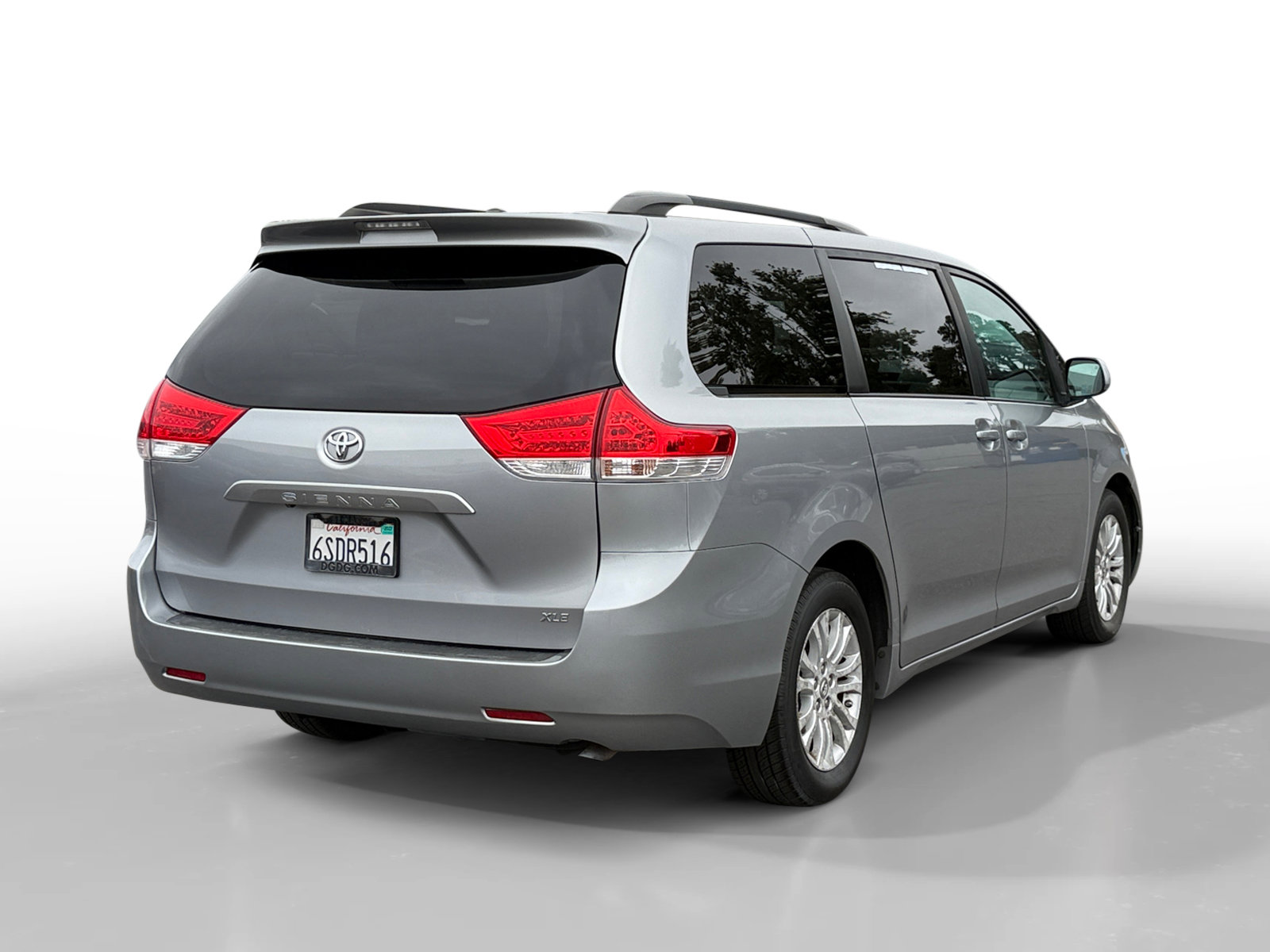 Used 2012 Toyota Sienna XLE FWD image 5