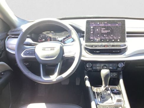 Used 2025 Jeep Compass Limited AWD/4WD image 9