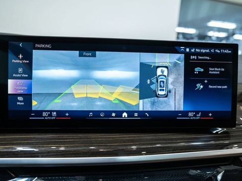 Used 2024 BMW X7 xDrive40i w/ Parking Assistance Package image 25