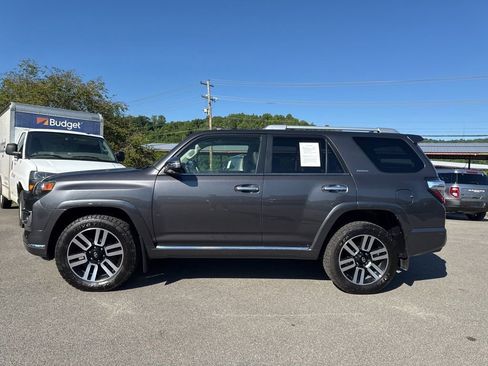Used 2022 Toyota 4Runner Limited AWD/4WD image 3
