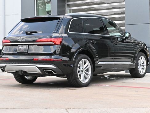 Certified 2025 Audi Q7 3.0T Premium w/ Convenience Package image 9