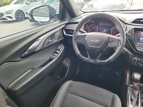 Used 2021 Chevrolet TrailBlazer RS w/ Sun and Liftgate Package FWD image 16