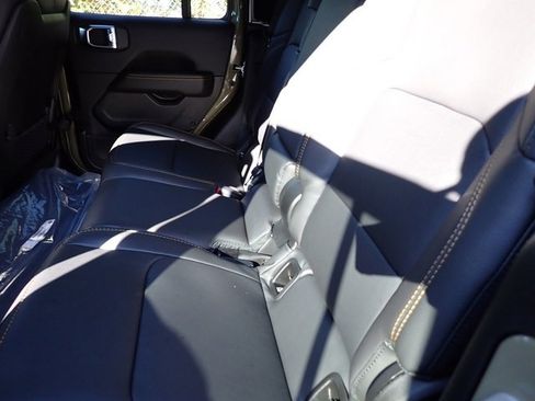 New 2025 Jeep Gladiator Sport image 11