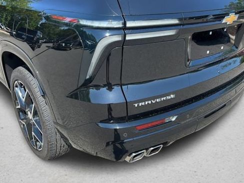 Used 2025 Chevrolet Traverse High Country FWD image 35