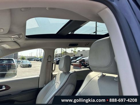 Used 2020 Chrysler Pacifica Limited FWD image 18
