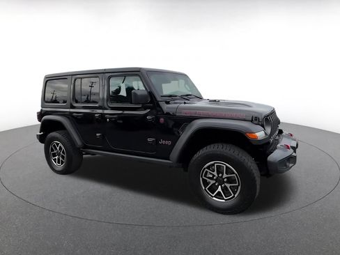 Used 2025 Jeep Wrangler Unlimited Rubicon AWD/4WD image 2