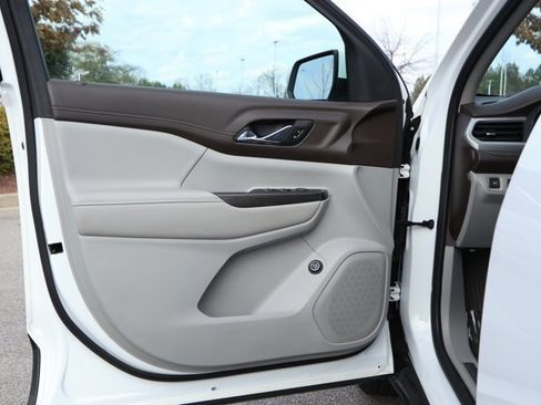 Used 2023 GMC Acadia SLT image 22