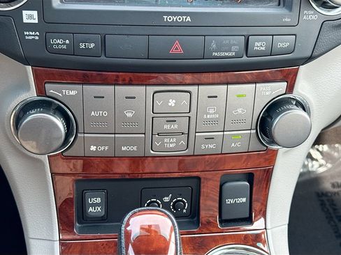 Used 2012 Toyota Highlander Limited w/ Tow Pkg AWD/4WD image 33