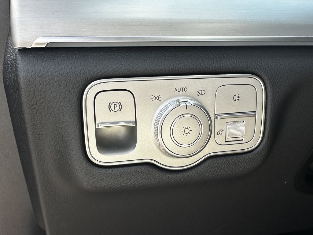 Certified 2025 Mercedes-Benz GLE 350 4MATIC w/ AMG Line Exterior image 33