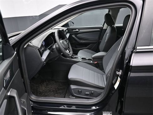 New 2026 Volkswagen Jetta SE image 9