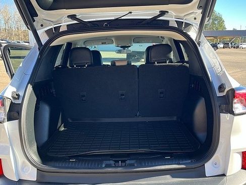 Used 2022 Ford Escape SE w/ SE Sport Appearance Package image 13