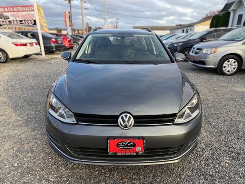 Used 2017 Volkswagen Golf SE image 2