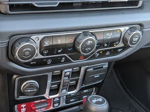 Used 2024 Jeep Wrangler Unlimited Rubicon image 20