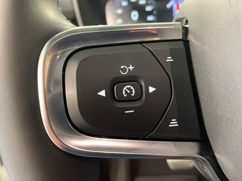 Used 2022 Volvo XC40 T5 R-Design w/ Climate Package image 21