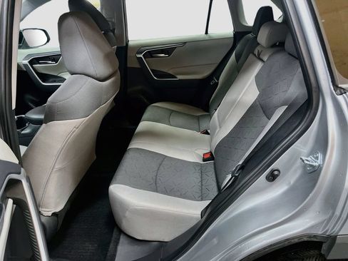 Used 2025 Toyota RAV4 XLE FWD image 23