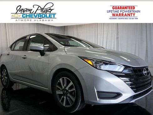 Used 2023 Nissan Versa SV image 1