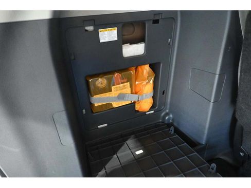 Used 2022 Toyota Sienna XLE w/ XLE Plus Package image 27