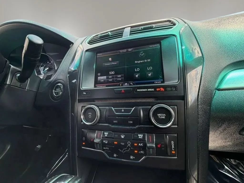 Used 2016 Ford Explorer XLT w/ Equipment Group 202A FWD image 20