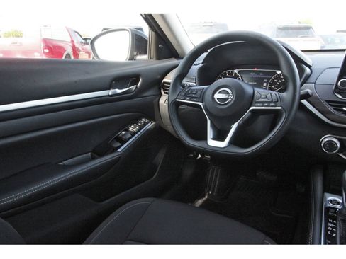 Certified 2023 Nissan Altima 2.5 SV FWD image 12